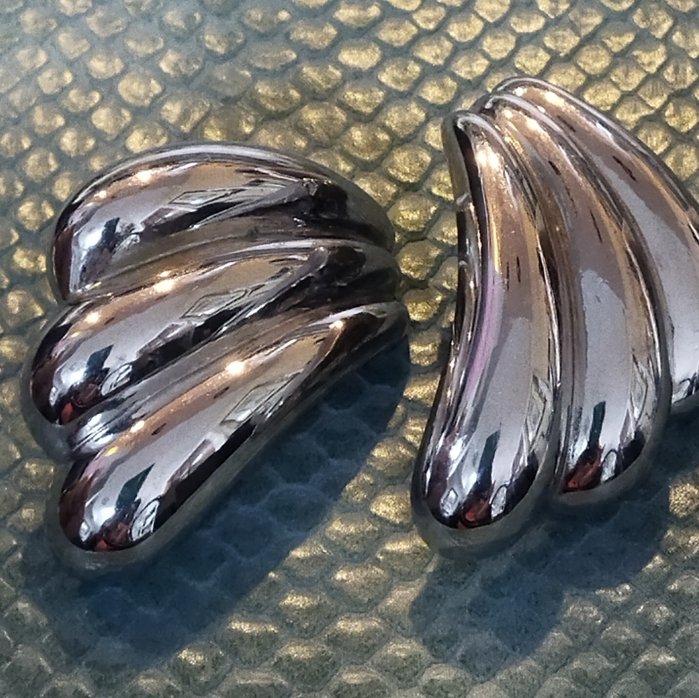 Silver pierced earrings
